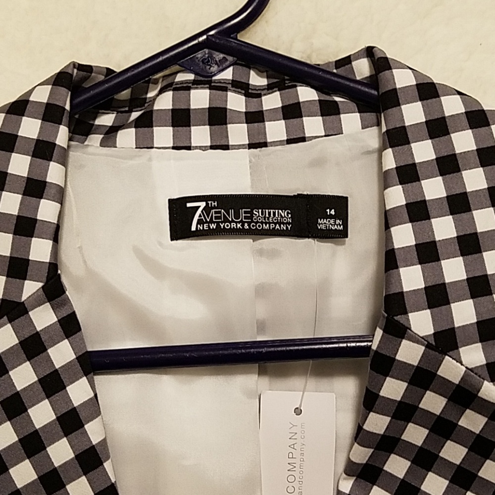 NY&Co. 7th Ave Blazer - Picture 4 of 5